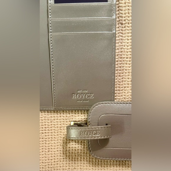 NWOT ROYCE New York Gray Leather Travel Set- Passport Holder & Luggage Tag - Picture 4 of 5